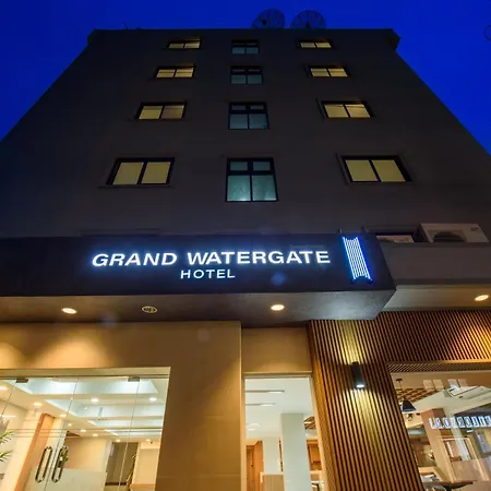 豪华水门酒店