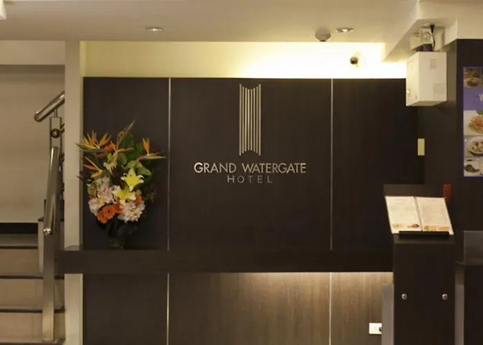 豪华水门酒店 3*