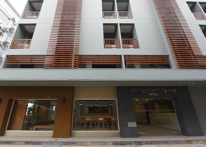 豪华水门酒店 酒店 3*